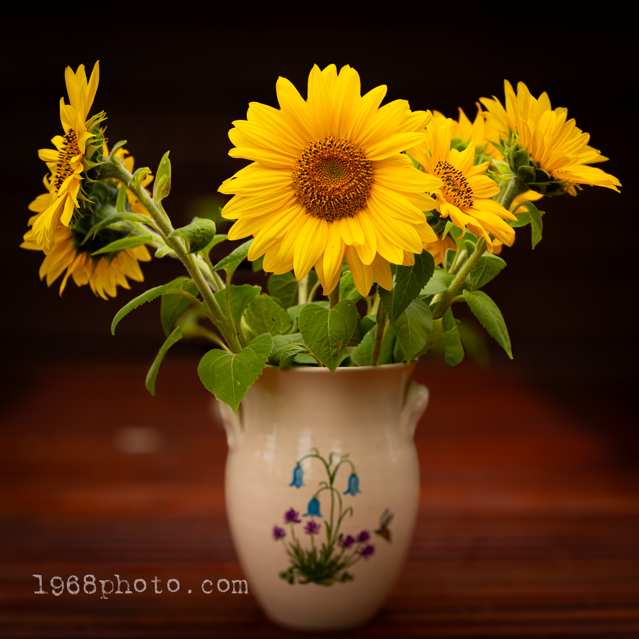 Image of sunflowers in a vase